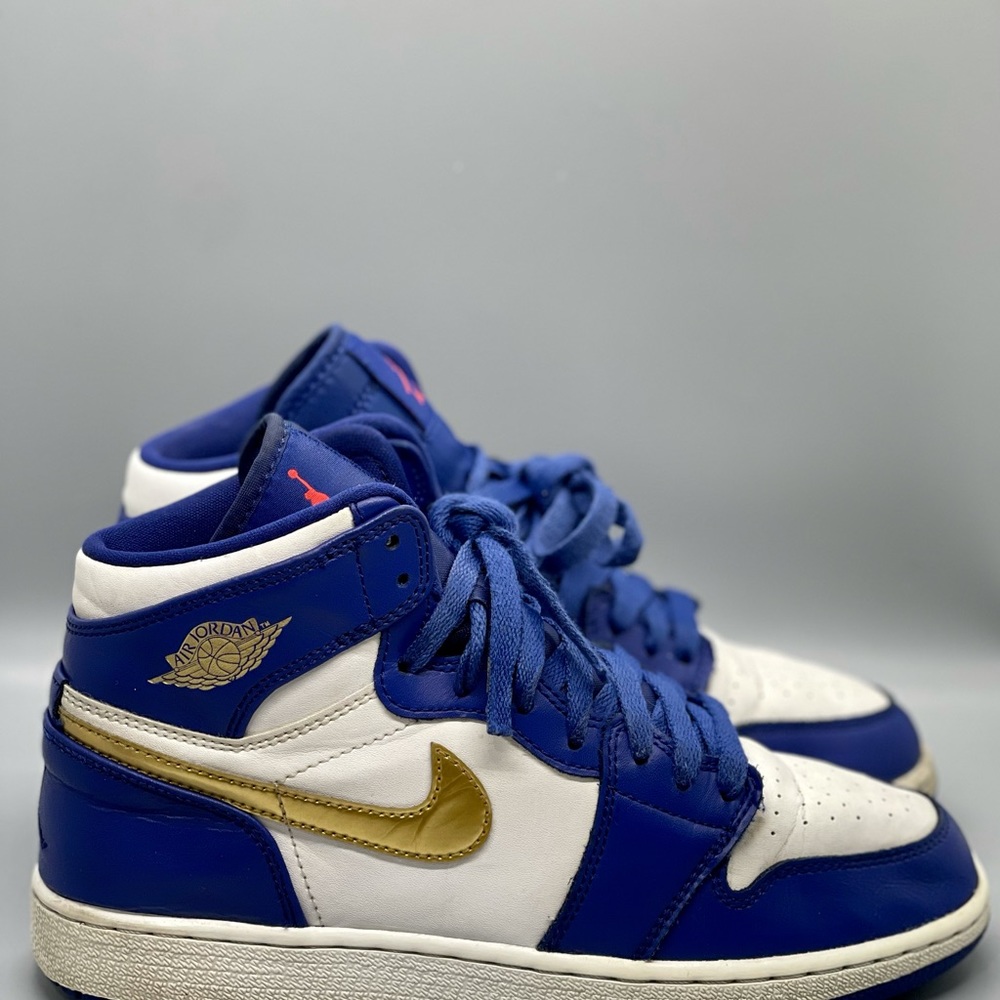 Jordan 1 Retro High ‘Deep Royal Blue’ (Size 6Y) - Picture 3 of 8